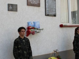 В Николаевском муниципальном коллегиуме прошло открытие мемориальной доски, посвященной герою АТО, - ФОТОРЕПОРТАЖ