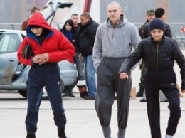 В Луганске разыскивают двух избивающих людей грабителей