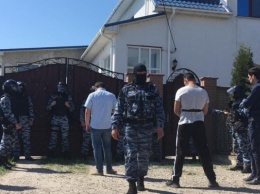 Массовые обыски у крымских татар в Крыму: два человека задержаны (ВИДЕО)