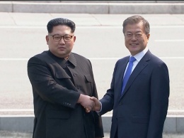 Ким Чен Ын встретился с главой Южной Кореи и привез ему лапшу