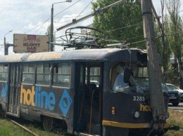 На Одесской Лузановке трамвай протаранил столб и повалил контактную сеть (ФОТО)