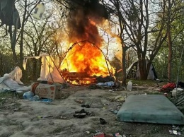 После поджога лагеря ромов глава Нацполиции уверяет, что в Киеве им безопасно
