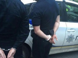 В Киевской области на взятке попались двое полицейских-наркодилеров