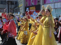 Первомайское шествие в Симферополе: 25 тыс. участников, байкеры и карнавал (ФОТО, ВИДЕО)