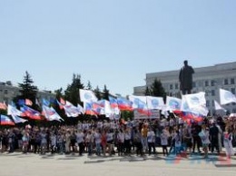 "Назад в СССР": В оккупированном Луганске провели первомайскую демонстрацию