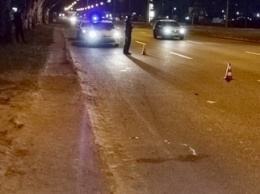 На Донецком шоссе автомобиль сбил мужчину и скрылся