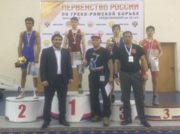 Крымчане завоевали три медали первенства России по греко-римской борьбе среди юношей