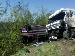 На трассе в Очаковском районе столкнулись грузовик с пассажирским автобусом, есть пострадавшие