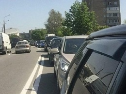 В Харькове огромная автоколонна провела погибшего блогера в последний путь