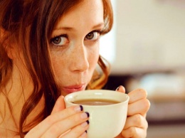 Бьет по зубам: стоматологи предупредили об опасных свойствах чая