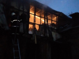 В Очакове спасатели тушили масштабный пожар площадью в 200 кв. м