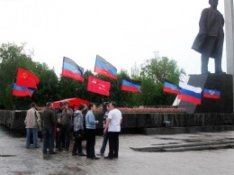 Этот день в истории. Фашисты маршировали под флагами Партии регионов, украинские танки вошли в освобожденный от боевиков Мариуполь