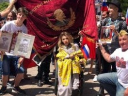 Евровидение-2018: Россияне устроили в Лиссабоне "победобесное" шествие с флагами Украины и "ЛДНР"