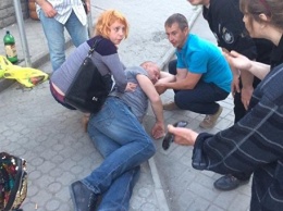 В Бердянске на марше "Азова" избили мужчину за критику полка - соцсети
