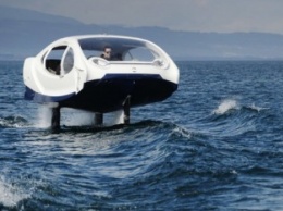 Французская компания представила водный электромобиль на подводных крыльях (видео)