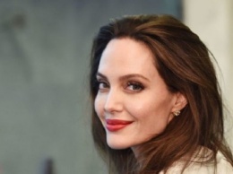 Анджелина Джоли станет продюсером документального фильма