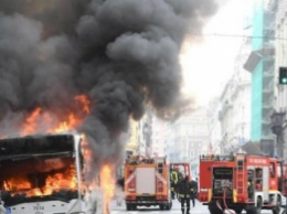 Появились шокирующие фото и видео с места взрыва автобуса в Риме (Фото, видео)