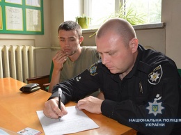 В Николаеве полицейские составили административный протокол за вывешенный плакат с «георгиевской» лентой