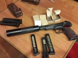 СБУ нашла у Петра Симоненко пистолет с глушителем и 120 патронов