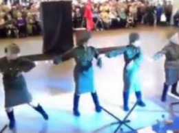 "Неизлечимый путинизм!": сеть рвет "фронтовой" танец российских пенсионерок