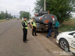 На Николаевщине патрульные обнаружили топливозаправщик с поддельным номером кузова