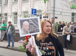 Перед задержанием матери Ирины Бережной у нее был портрет убитого Олеся Бузины