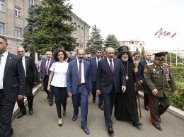 Премьер-министр Армении Пашинян посетил Нагорный Карабах