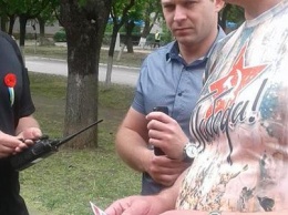 Полиция задержала мариупольца в футболке с советской символикой, - ФОТО, ВИДЕО