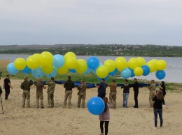 Над оккупированной Горловкой запустили 10-метровый украинский флаг