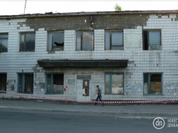 В Мирнограде жители призвали власти оградить разрушающееся здание