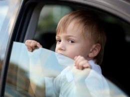 В Измаиле ребенок, оставшись один в авто, случайно включил стеклоподъемник и защемил себе шею