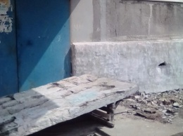 ЧП в Доброполье: из-за обрушения бетонной плиты в доме умер 8-летний ребенок
