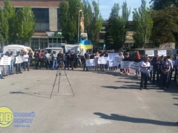 Возле Генической райгосадминистрации проходит акция протеста