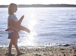 В Мариуполе потерявшуюся 6-летнюю девочку нашли на берегу моря, - ФОТО