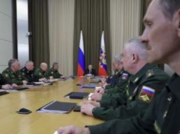 Самолеты, корабли, артиллерия - Путин пообещал продолжать военную модернизацию