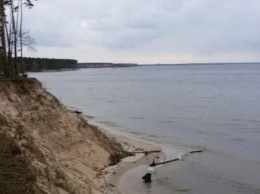 На Киевском море затонула лодка с тремя мужчинами, один пропал без вести