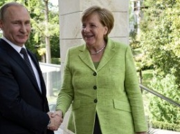 Меркель заговорила с Путиным по-русски