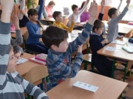 Киев не станет финансировать платные школьные программы