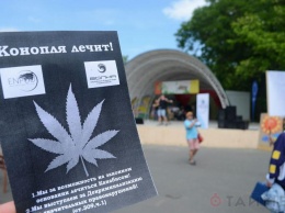 В одесском парке Шевченко прошел марш за легализацию марихуаны
