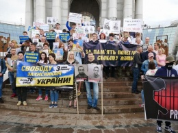 В Киеве националисты проводят марш за освобождение политзаключенных