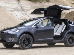 Tesla Model X подготовили для бездорожья