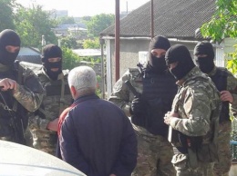 Обыски в Бахчисарае: спецслужбы РФ задержали двоих человек
