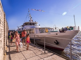 С 1 июня отдыхающие в Скадовске смогут поехать на остров Джарылгач