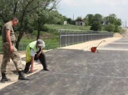 В Луганской области завершается восстановление моста в Троицком (ФОТО)