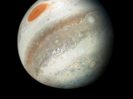 Зонд Juno передал на Землю новые уникальные фотографии Юпитера