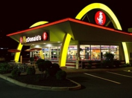 Сексуальный скандал в «Мак­до­нальдс»: 10 работниц пожаловались на домогательства в компании