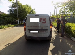 Шестилетняя девочка выбежала на дорогу и попала под Renault в Котовске
