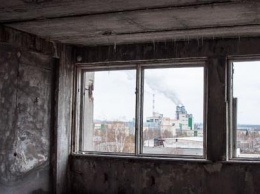 В центре Запорожья из окна в недостроенной многоэтажке выпала девочка
