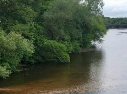 В Сумах, игнорируя предписания госэкоинспекции, водоканал продолжает сбрасывать в реку неочищенные стоки