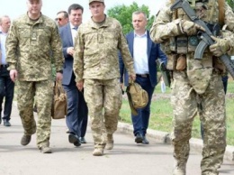 Президент Эстонии посетил прифронтовой Донбасс (ФОТО)